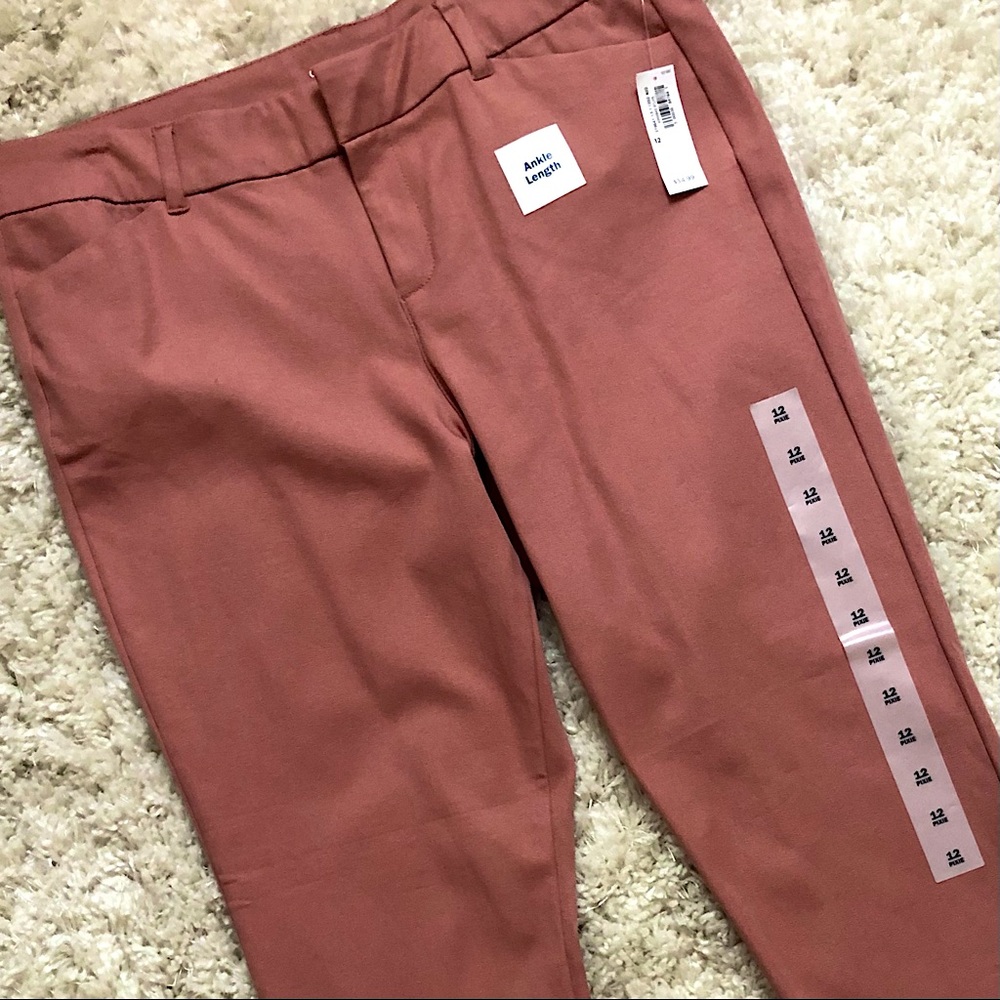 **BRAND NEW, NEVER WORN, TAGS STILL ATTACHED** Old Navy•Pixie Pants•Pink